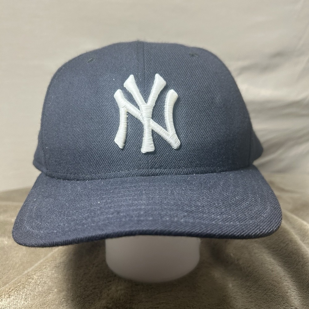 Vintage New Era 59FIFTY NY Yankees Hat Size 8 Made‎ In USA Grey Underbrim Navy